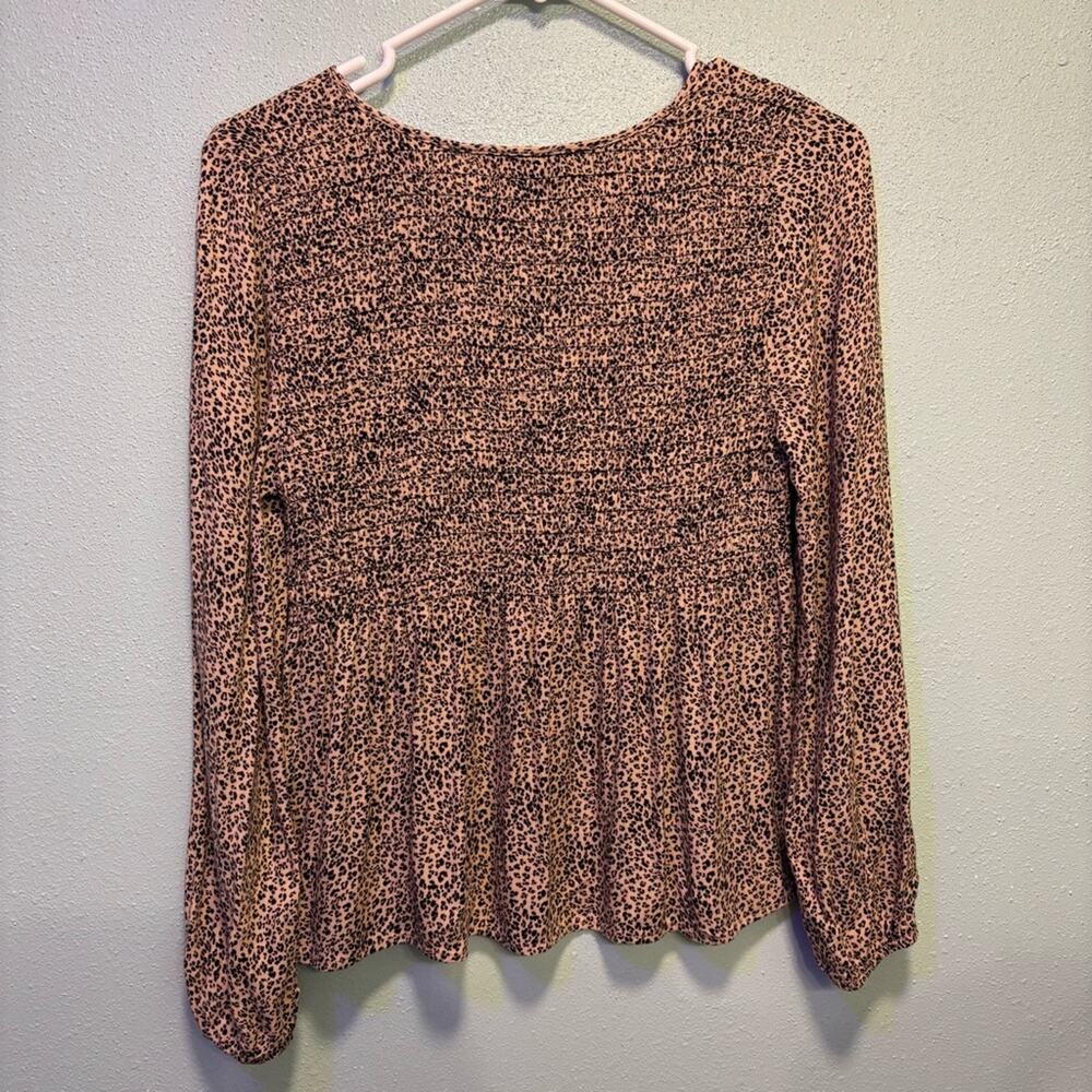 ⭐️ 3/$21 ⭐️ URBAN Romantics Cheetah Smocked Peplum Long Sleeve Blouse Size S - Picture 6 of 8